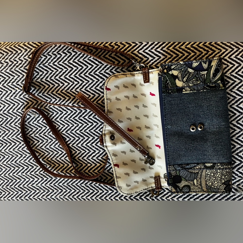 sakroots crossbody bag.